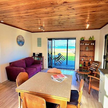 The Sunrise Bach - One Tree Point Holiday Home Екстериор снимка