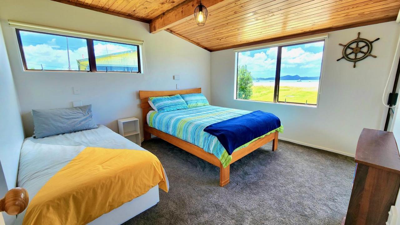 The Sunrise Bach - One Tree Point Holiday Home Екстериор снимка