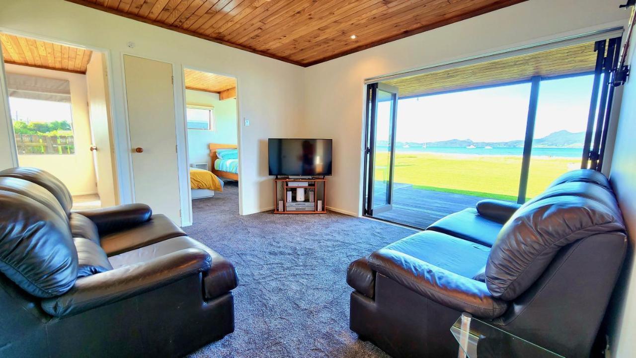 The Sunrise Bach - One Tree Point Holiday Home Екстериор снимка